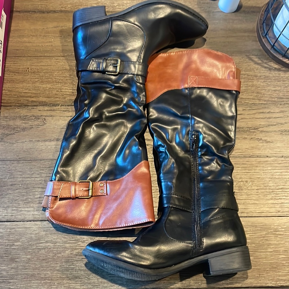 Calf high women boots! 8.5, haven’t been worn much! $20